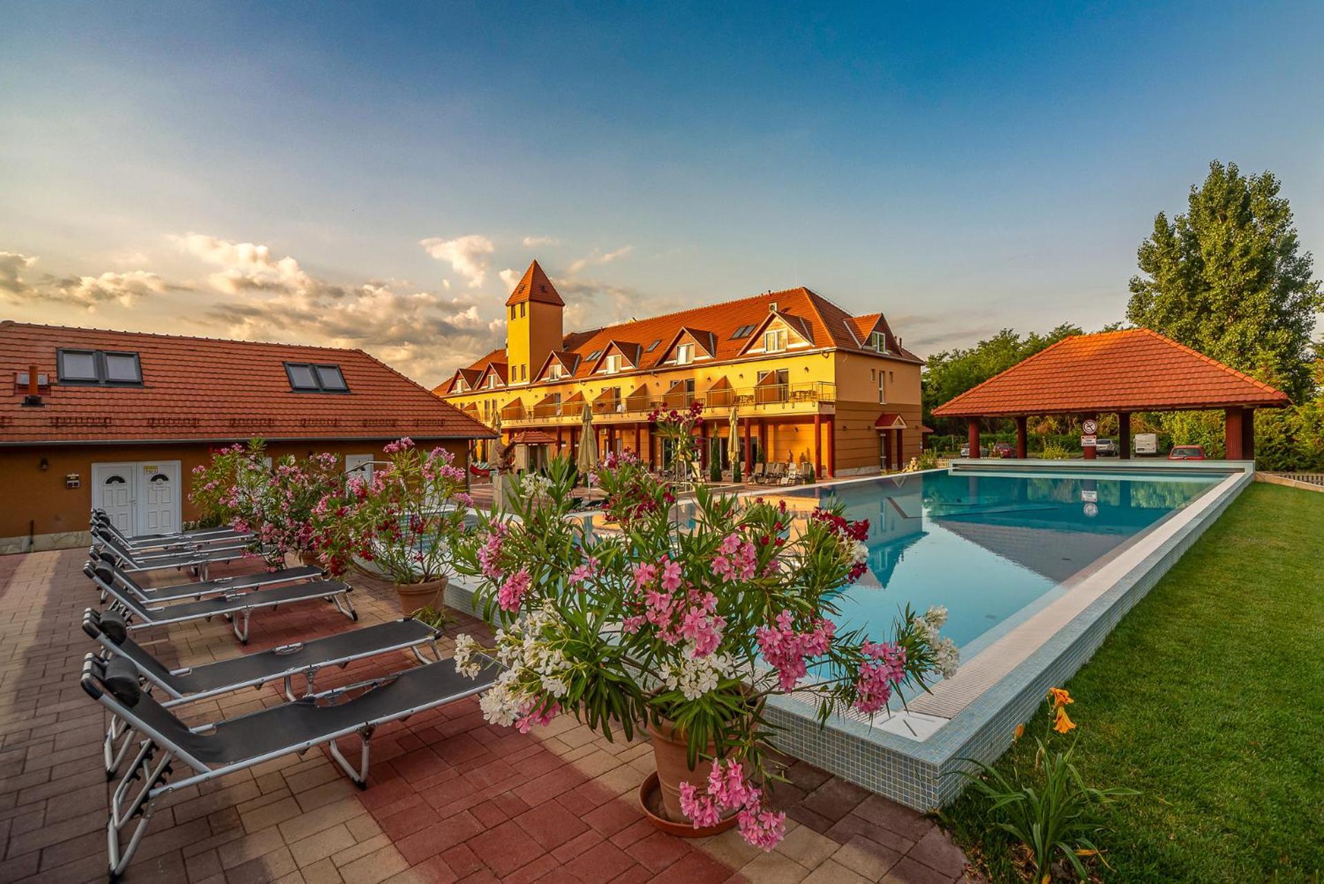 Termal Hotel Vesta Tapioszecso Bagian luar foto